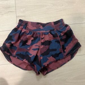 Lululemon Hotty Hot Shorts (Low-Rise – Camo)